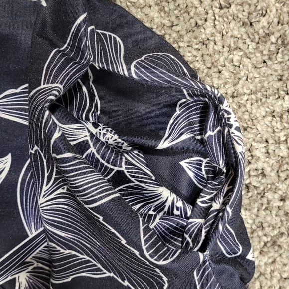 Blue and White Floral Dress with Gold Hardware Size XL - Picture 6 of 7